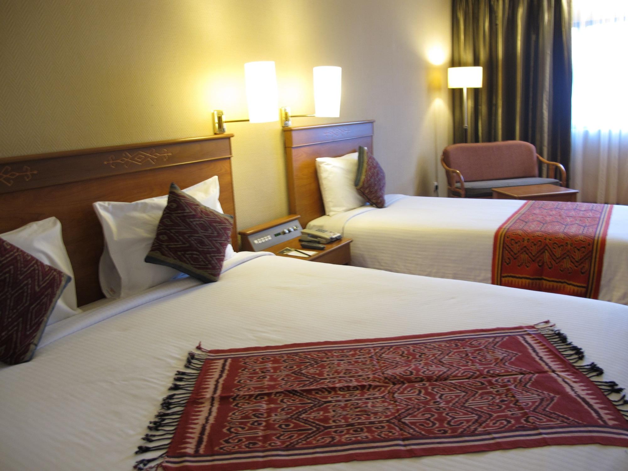 Hotel Grand Continental Kuching Zewnętrze zdjęcie