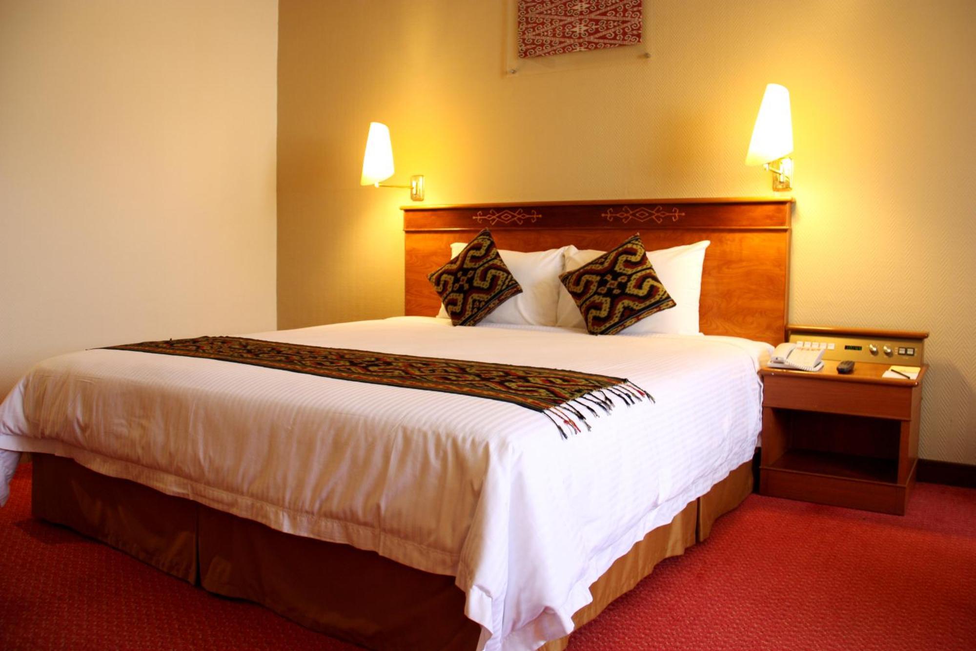Hotel Grand Continental Kuching Zewnętrze zdjęcie