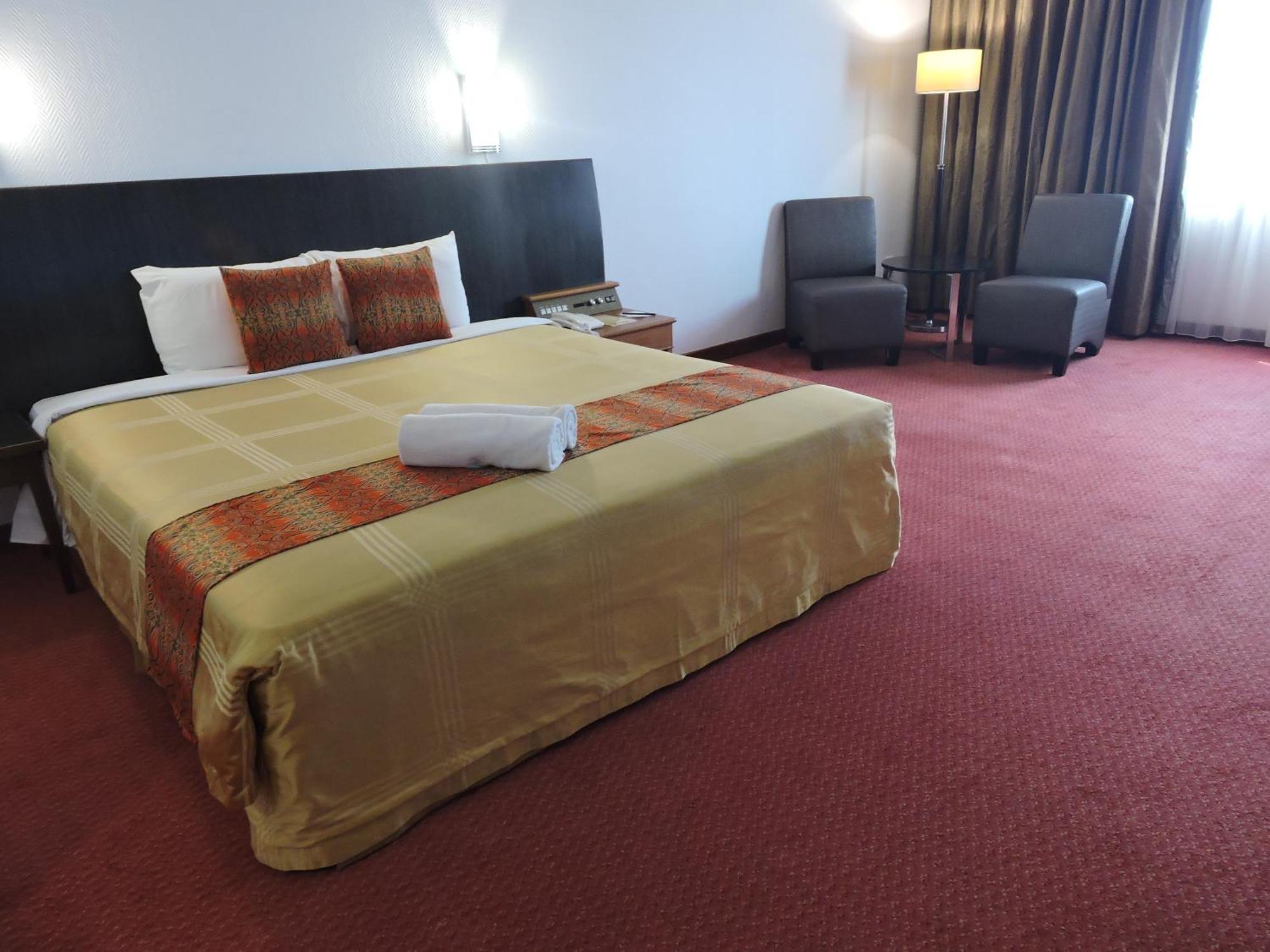 Hotel Grand Continental Kuching Zewnętrze zdjęcie