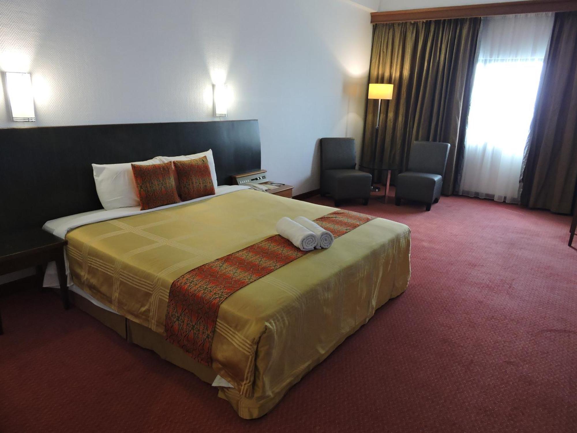 Hotel Grand Continental Kuching Zewnętrze zdjęcie