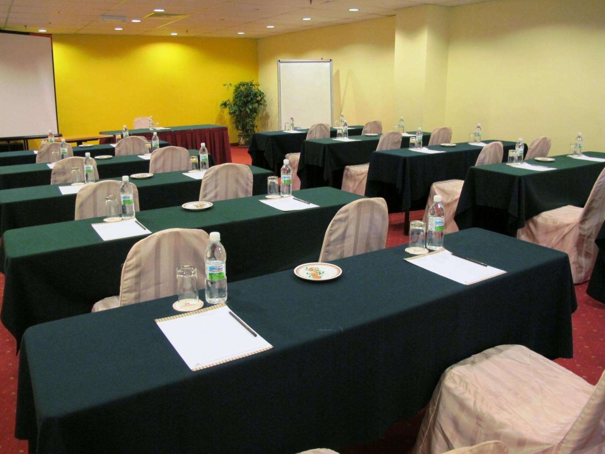 Hotel Grand Continental Kuching Zewnętrze zdjęcie