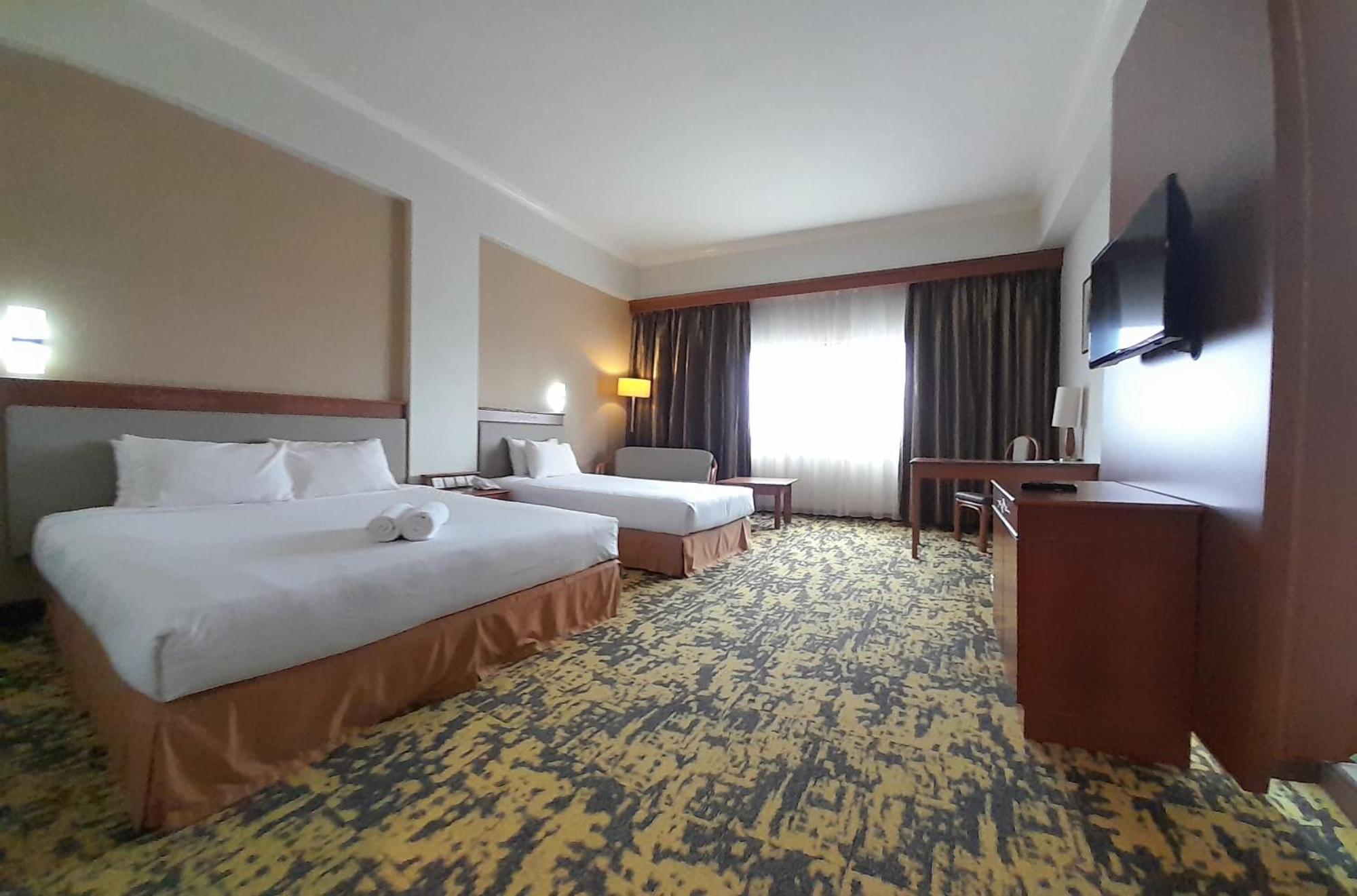 Hotel Grand Continental Kuching Zewnętrze zdjęcie